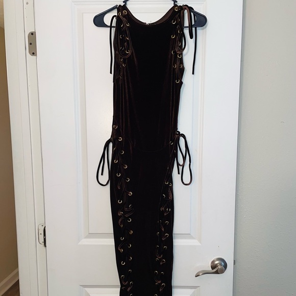 Brittany DeShields Brown Midi Dress Velvet Soft  Material - Picture 6 of 7